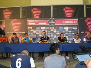 conferenza-giro-d'italia-napoli
