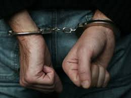 Arrestato padre