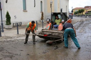 pulizia-strade-inondante-Seveso