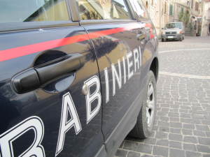 Carabinieri-Auto-con-mezza-scritta