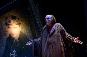 AL PICCOLO TEATRO BRANCIAROLI INCANTA IL PUBBLICO CON IL SUO ENRICO IV