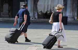 turisti-trolley-venezia-2