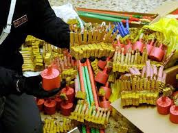 Sequestrati dalla polizia locale 30 mila pezzi pirotecnici in via Padova