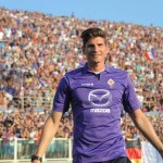 mario_gomez_maglietta_viola_ansa