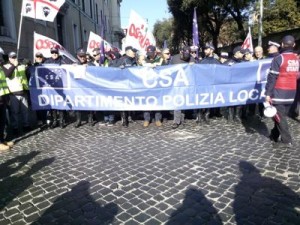 vigili_testa_corteo_adn