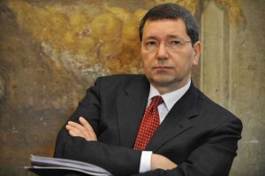 ignazio-marino-il-sindaco-di-roma-in-bici-che-non-ci-fa-piu-sognare