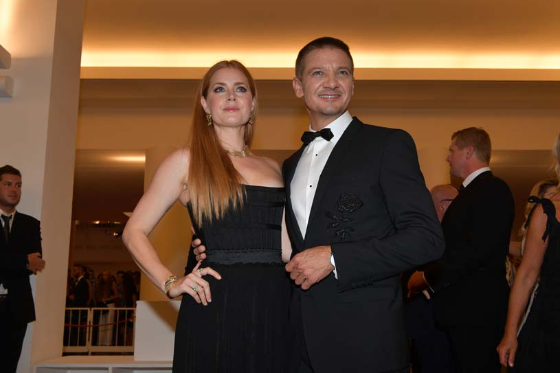 le-star-amy-adams-e-jeremy-renner-arrival
